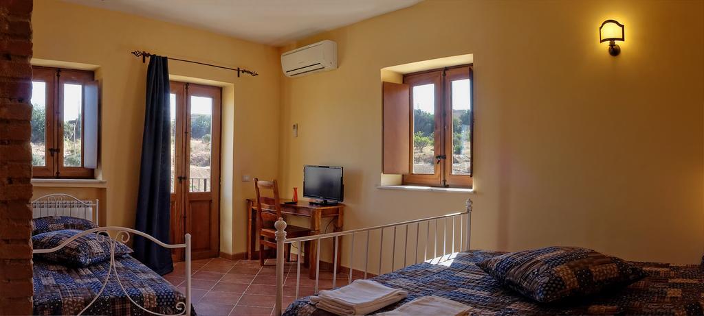 Agriturismo Passo Dei Briganti أغريجنتو الغرفة الصورة